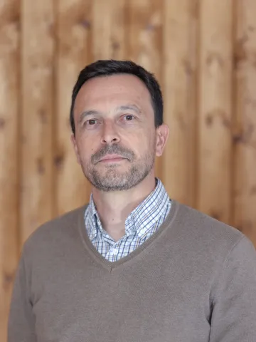 Dr. Tiago Neves